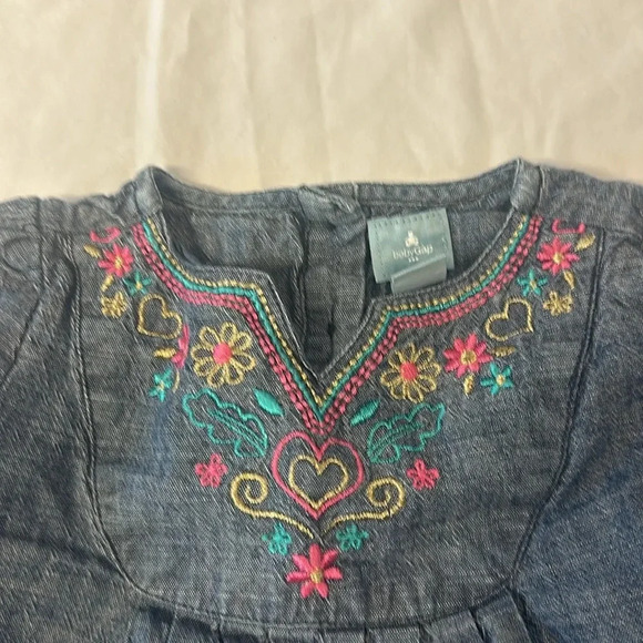GAP - long sleeve denim style dress with embroidered flowers. Size 12-18 months - Picture 3 of 4